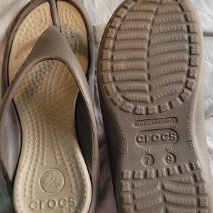 Croc flip-flops 7 mens 9 womens